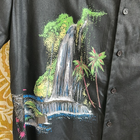 NWT Jungles Men’s Waterfall Short Sleeve Button Front Shirt in Black size S - Picture 4 of 9